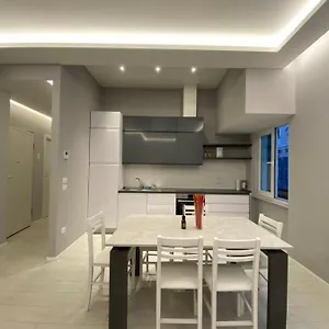 casa-dante-oneglia-centro-marina-spiagge.hotelitalianriviera.com/